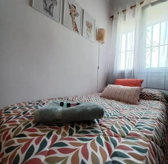 バス共有のスタンダードルーム, Gibraltar Views Guest House