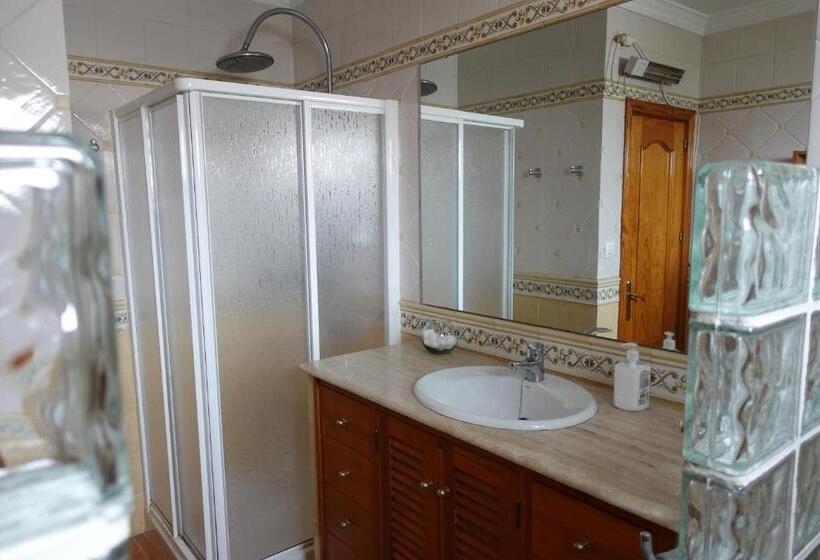 اتاق استاندارد یک تخته با سرویس بهداشتی مشترک, Gibraltar Views Guest House