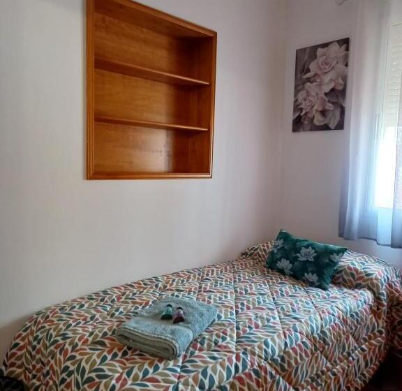 Quarto Estandar Individual Banheiro Compartilhado, Gibraltar Views Guest House