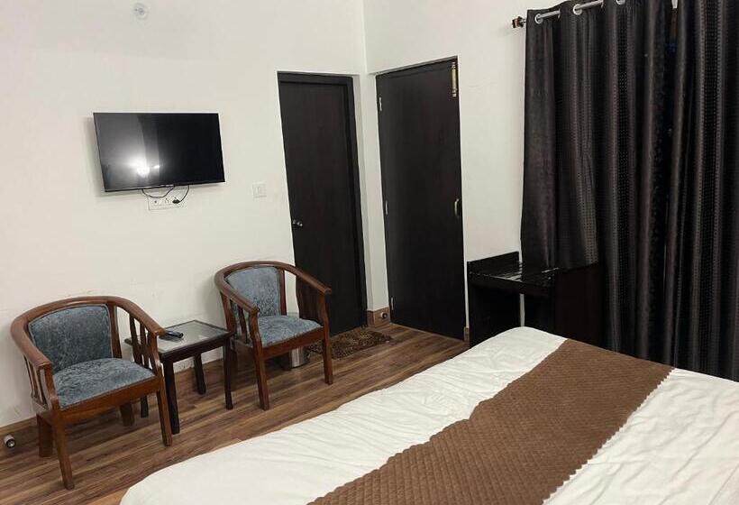 חדר דלוקס עם מרפסת, Cedar Woods Resort By Heyan Hotels