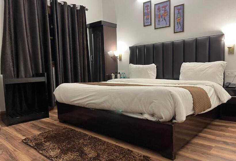 חדר דלוקס עם מרפסת, Cedar Woods Resort By Heyan Hotels