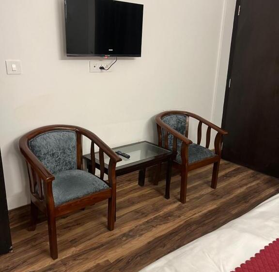 חדר דלוקס עם מרפסת, Cedar Woods Resort By Heyan Hotels