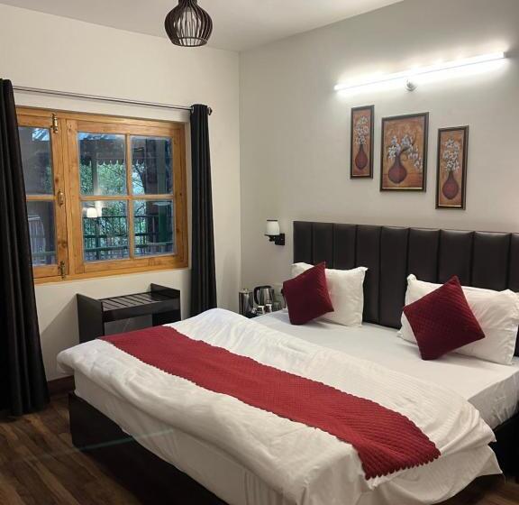 Номер Deluxe с Балконом, Cedar Woods Resort By Heyan Hotels