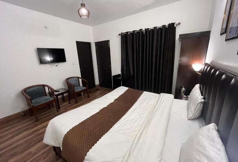 חדר דלוקס עם מרפסת, Cedar Woods Resort By Heyan Hotels