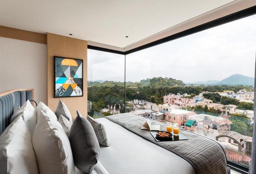 Люкс, Parallel Hotel Udaipur, A Member Of Radisson Individuals