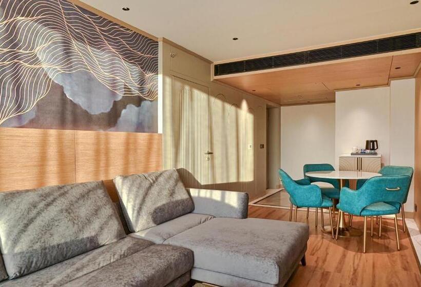 Люкс, Parallel Hotel Udaipur, A Member Of Radisson Individuals