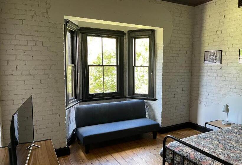 Номер Deluxe, Riders’ Rest Nundle