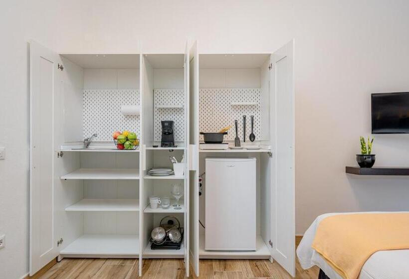 Escritório Estándar, Residenze Asproni Serviced Apartments