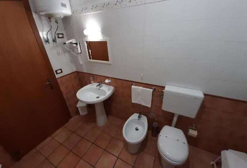 غرفة ديلوكس رباعية, Leuca Twentys