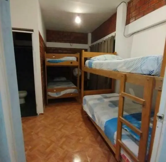 Economy Quadruple Room, Hospedaje Sumarfe