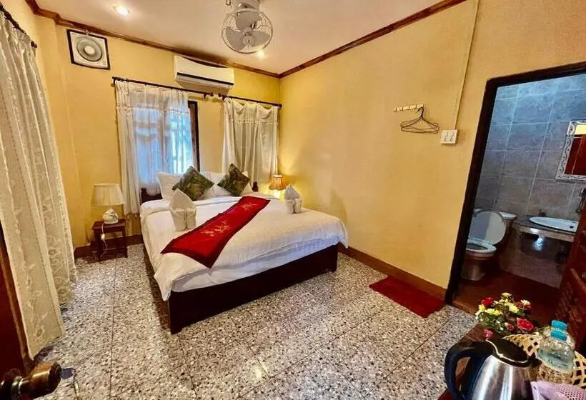 バルコニー付きデラックスルーム, Luang Prabang Rosie Place