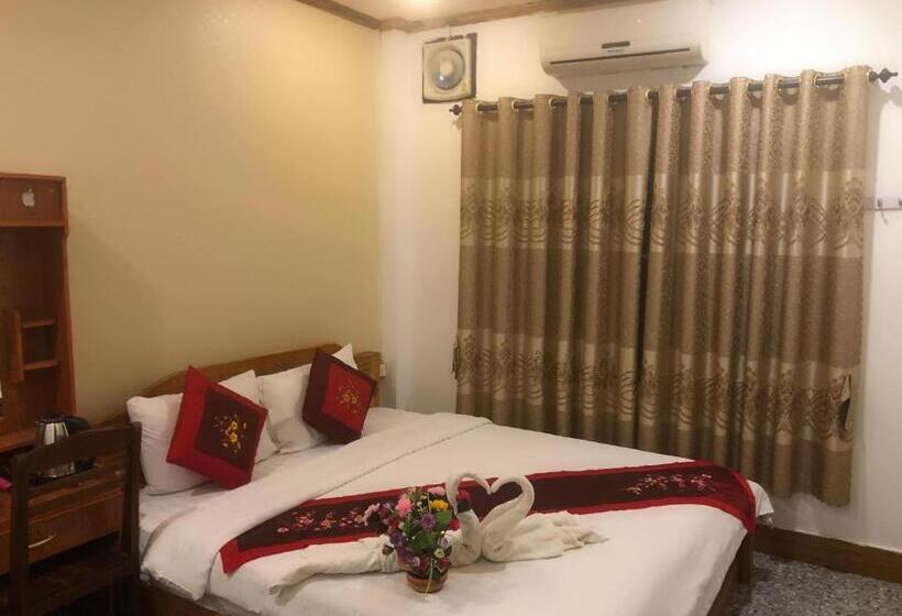 발코니 디럭스 룸, Luang Prabang Rosie Place