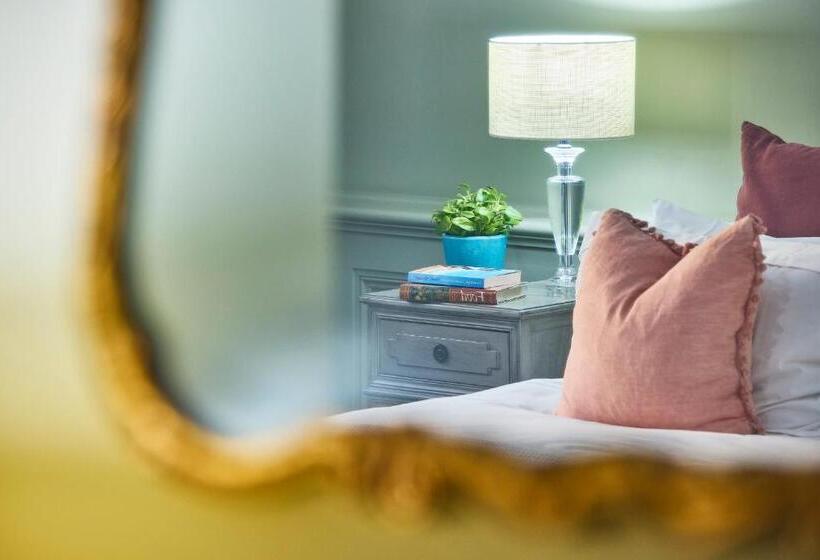 스탠다드 룸, The Mistley Thorn