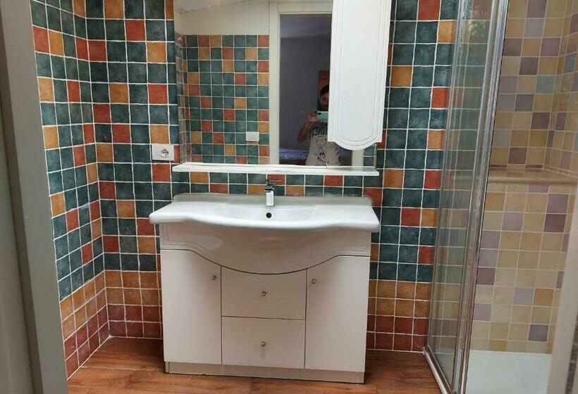 اتاق استاندارد سه نفره, Benedetto Cairoli Guest House