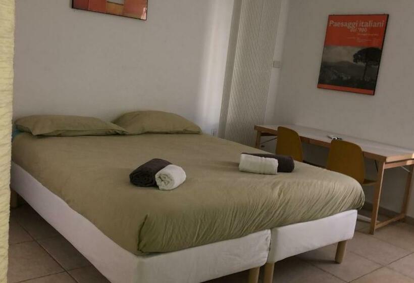 اتاق استاندارد سه نفره, Benedetto Cairoli Guest House