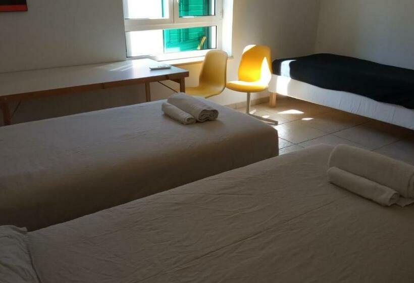 اتاق استاندارد سه نفره, Benedetto Cairoli Guest House