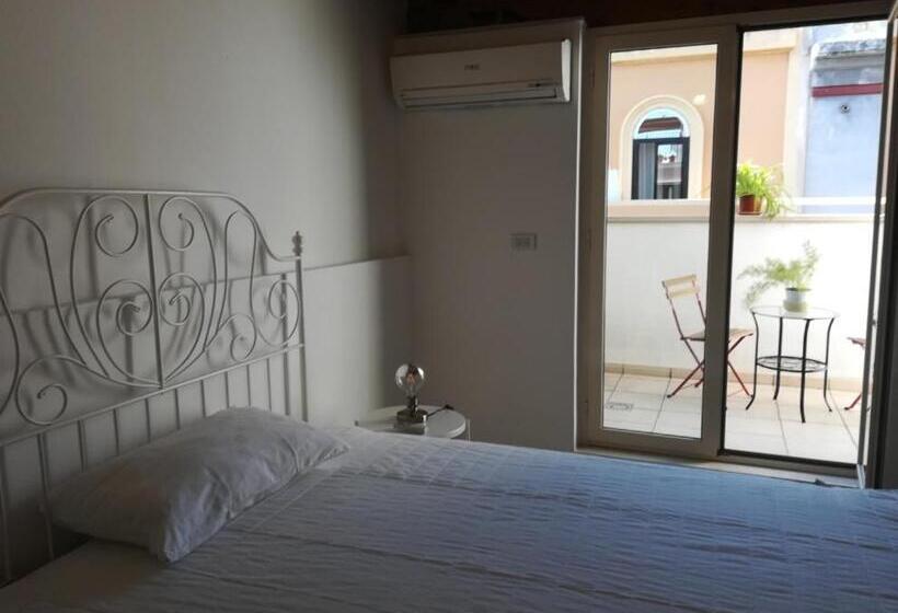 Standard room with outdoor bath, Benedetto Cairoli Guest House