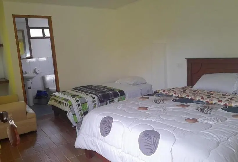 Economy Triple Room, Sendero De Las Aves