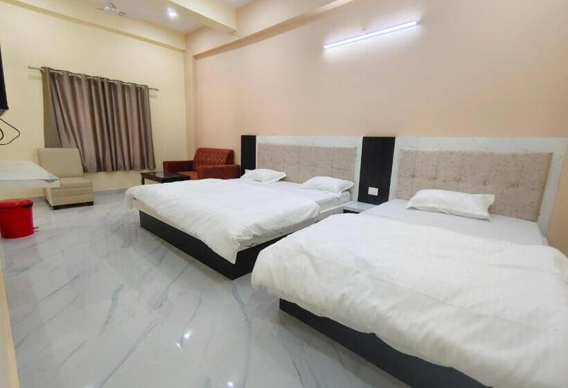 Трехместный Номер Deluxe, Gokul Dham