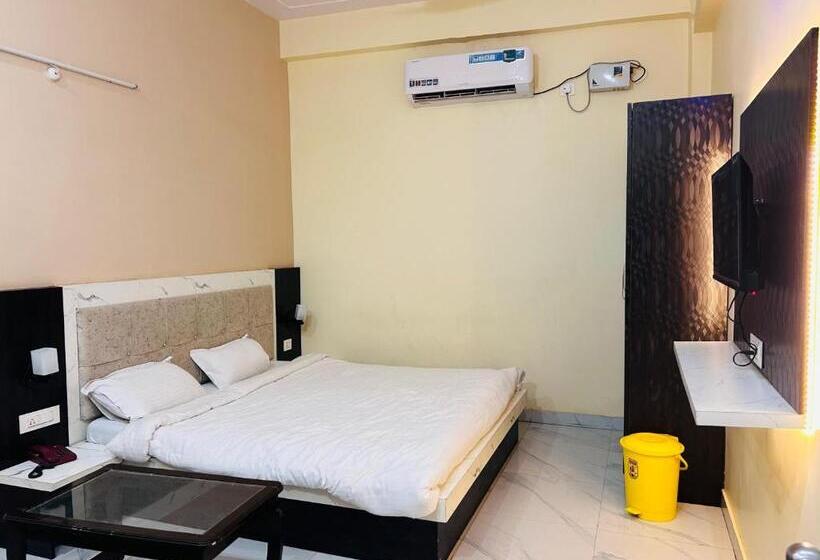 Номер Deluxe, Gokul Dham