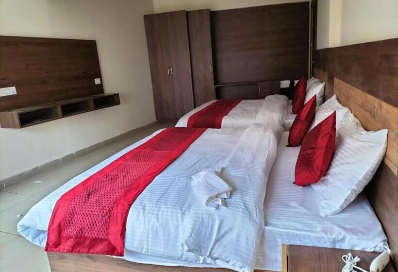 Четырехместный Номер Стандарт, Shailja & Ad Continental Restaurant