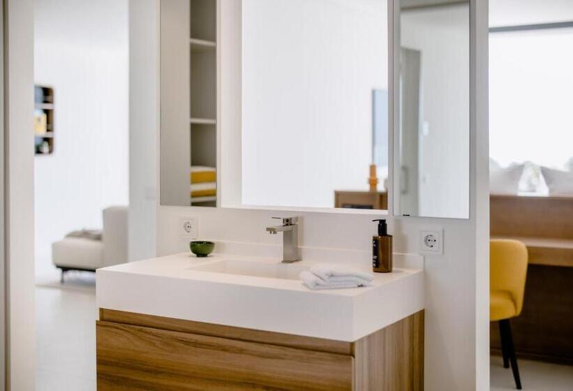 带海景的复工套房, The Flag Hotel Marbella, Estepona - Adults Recommended