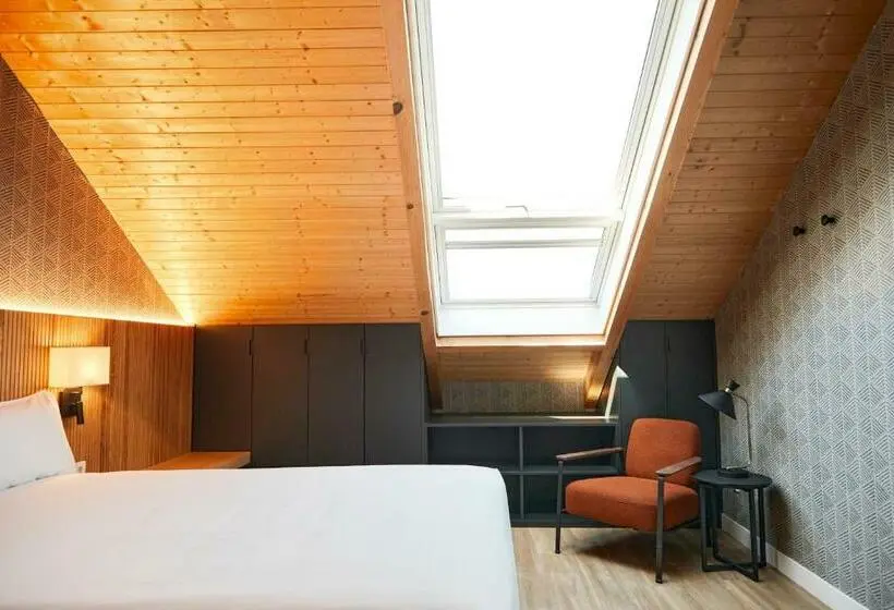 اتاق لوکس, Latroupe Prado Hostel