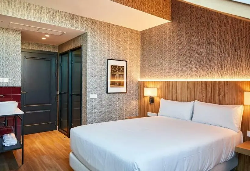 اتاق لوکس, Latroupe Prado Hostel