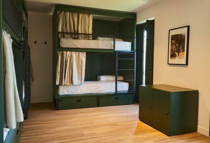 تختخواب در اتاق مشترک, Latroupe Prado Hostel