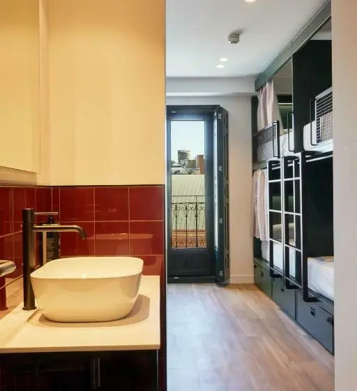 تختخواب در اتاق مشترک, Latroupe Prado Hostel