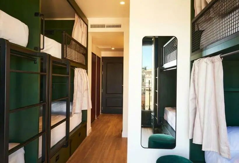 تختخواب در اتاق مشترک, Latroupe Prado Hostel