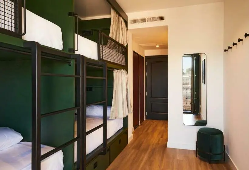 تختخواب در اتاق مشترک, Latroupe Prado Hostel