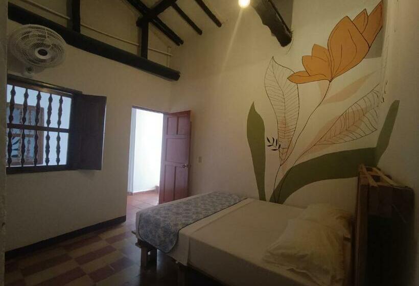 חדר סטנדרט, The Best Adventure Hostel