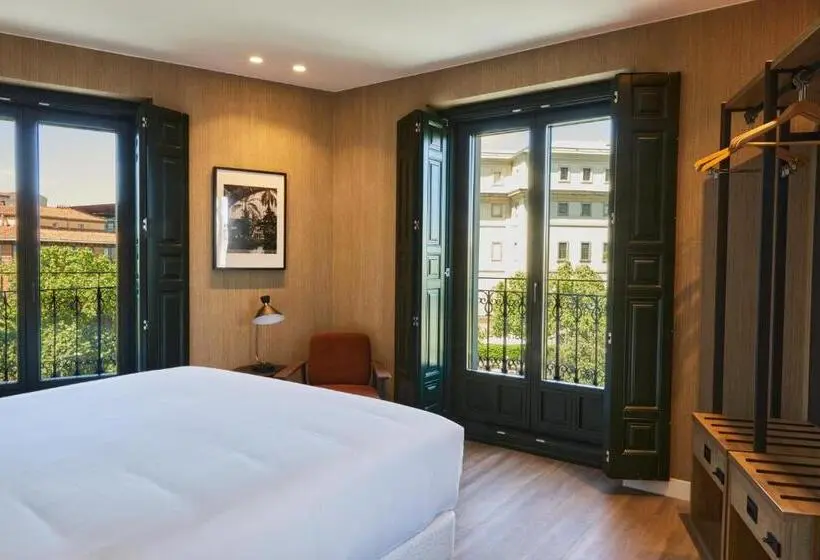 سوییت, Latroupe Prado Hostel