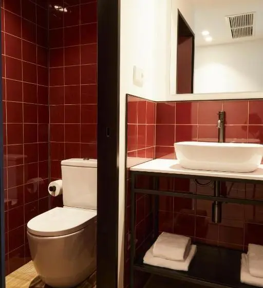 اتاق لوکس سه تخته, Latroupe Prado Hostel