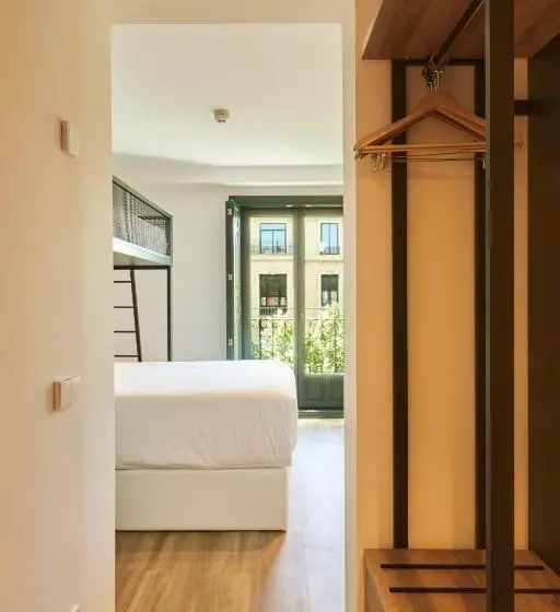 اتاق لوکس سه تخته, Latroupe Prado Hostel