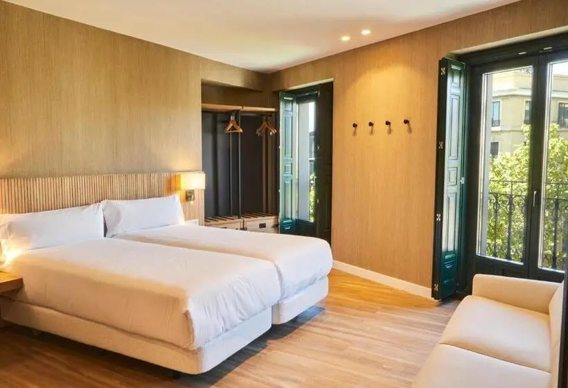 اتاق استاندارد با بالکن, Latroupe Prado Hostel