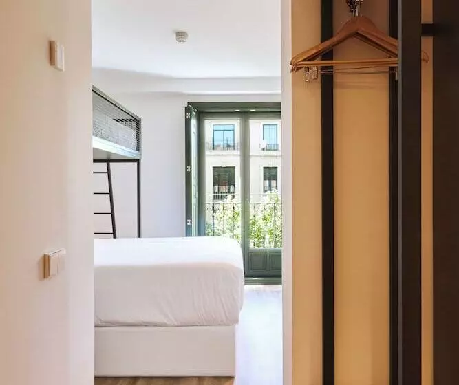 اتاق لوکس سه تخته, Latroupe Prado Hostel
