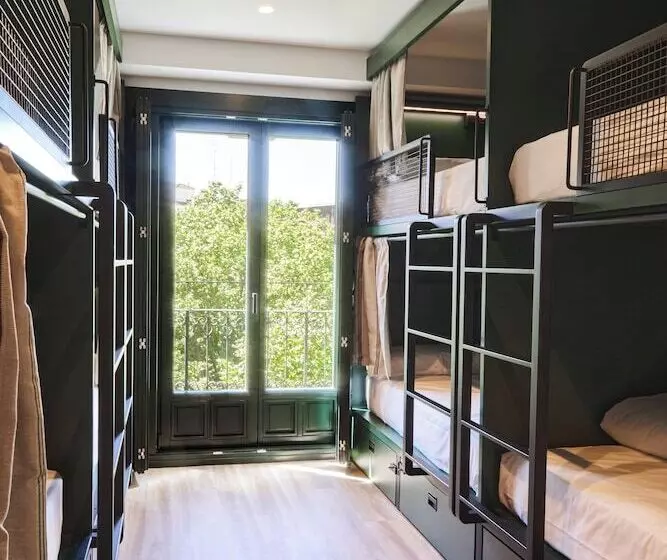 تختخواب در اتاق مشترک, Latroupe Prado Hostel
