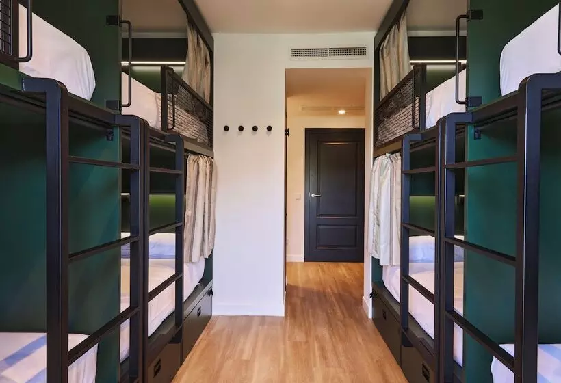 تختخواب در اتاق مشترک, Latroupe Prado Hostel