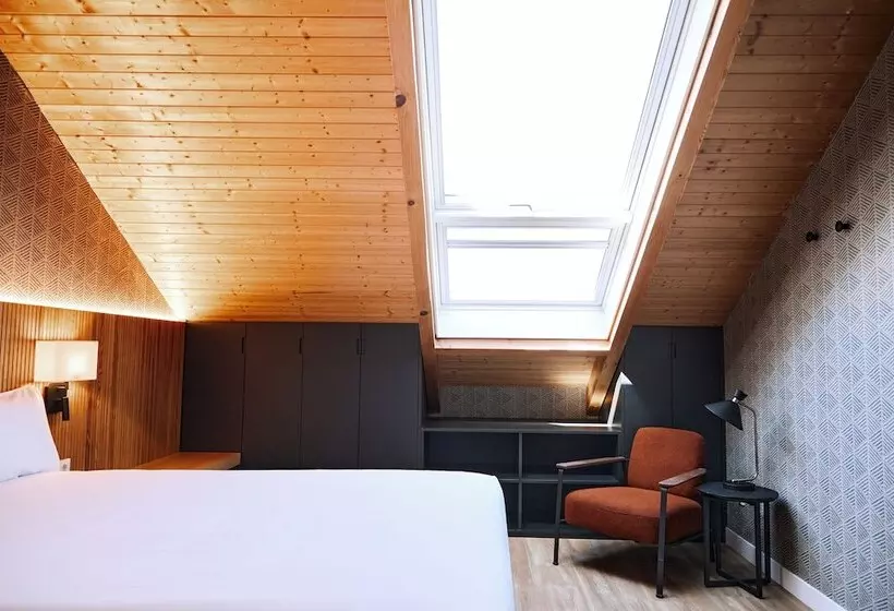 اتاق لوکس, Latroupe Prado Hostel
