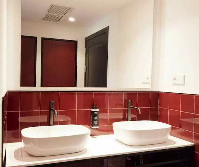 تختخواب در اتاق مشترک, Latroupe Prado Hostel