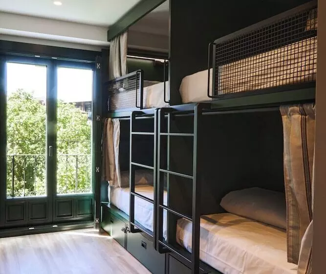 تختخواب در اتاق مشترک, Latroupe Prado Hostel