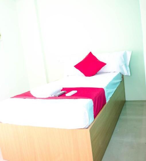 标准单人间, Ls Plaza