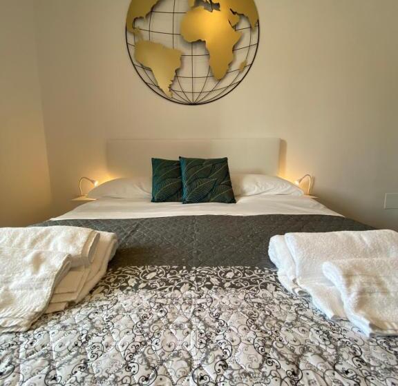 اتاق استاندارد با سرویس بهداشتی مشترک, Cavour 221   Central Station