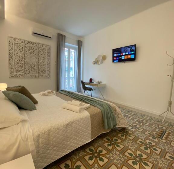 اتاق استاندارد با سرویس بهداشتی مشترک, Cavour 221   Central Station