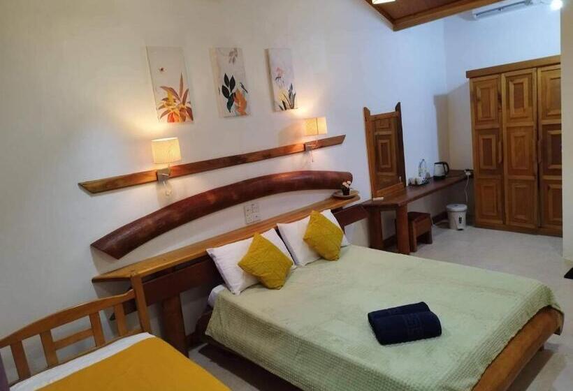 Habitació Triple Deluxe Vista Mar, Reethi Villa Vaavu Thinadhoo