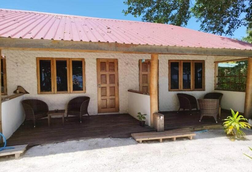 اتاق سه نفره دلوکس با چشم‌انداز دریا, Reethi Villa Vaavu Thinadhoo