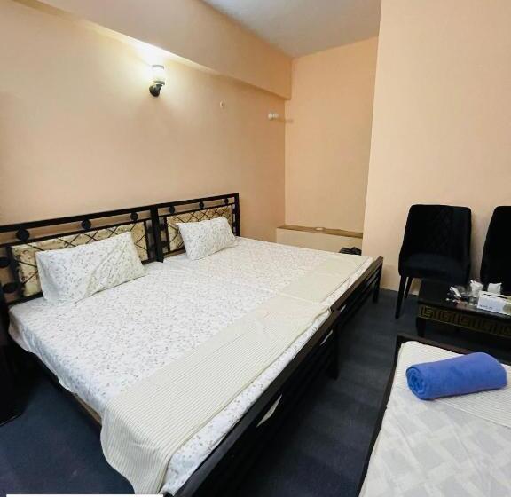 اتاق لوکس سه تخته, Al Jannat Luxury