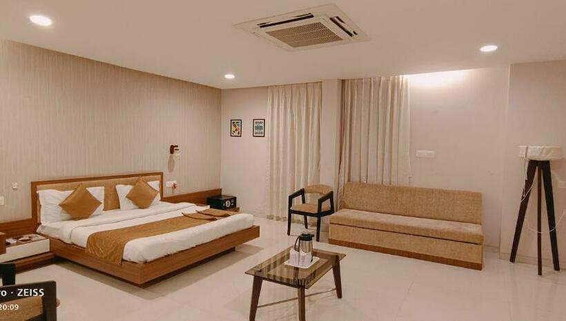 Deluxe Rum, Darshan Inn